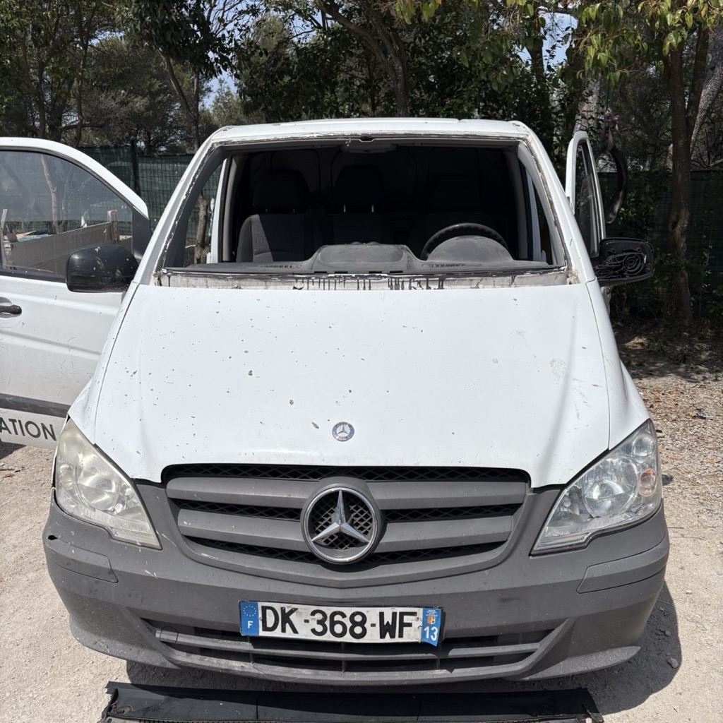 Mercedes Vito sans pare-brise — avant intervention 2SPIGLASS